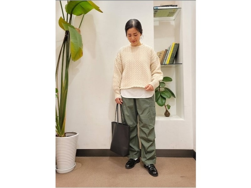 【OKコーデ】迷ったら顔まわりを明るく見せてくれるホワイト系がおすすめ 出典:WEAR