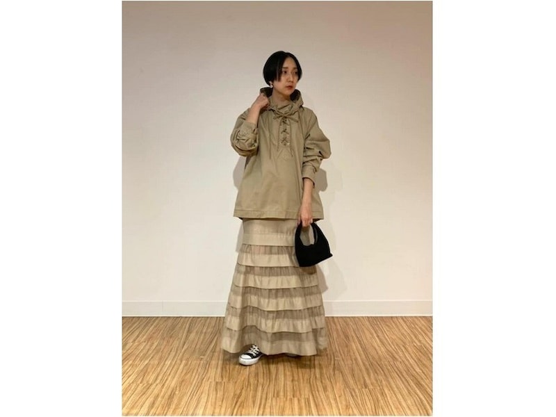 ベージュで揃えたワントーンコーデは冬から春へのシーズンにも最適 出典:WEAR