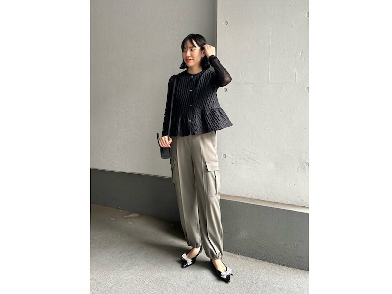 カーゴパンツはスタイリッシュなきれい見えコーデとしても着られます 出典:WEAR