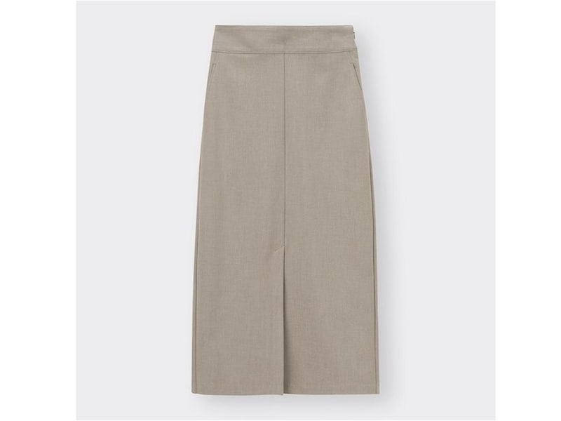 ジーユー スリットナローロングスカート 2990円(税込)