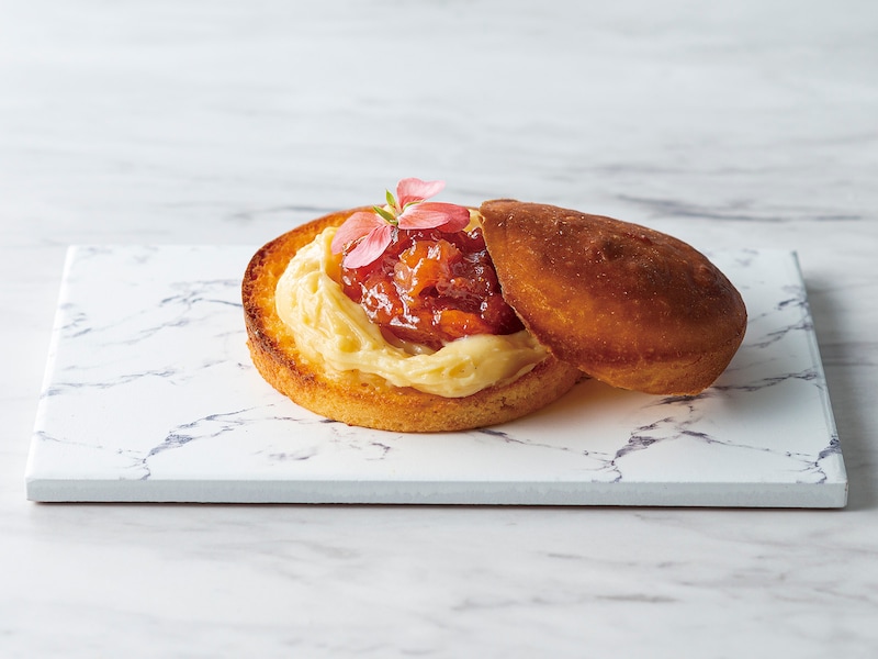 ブリオッシュ カスタードクリームとあんず（税込500円）