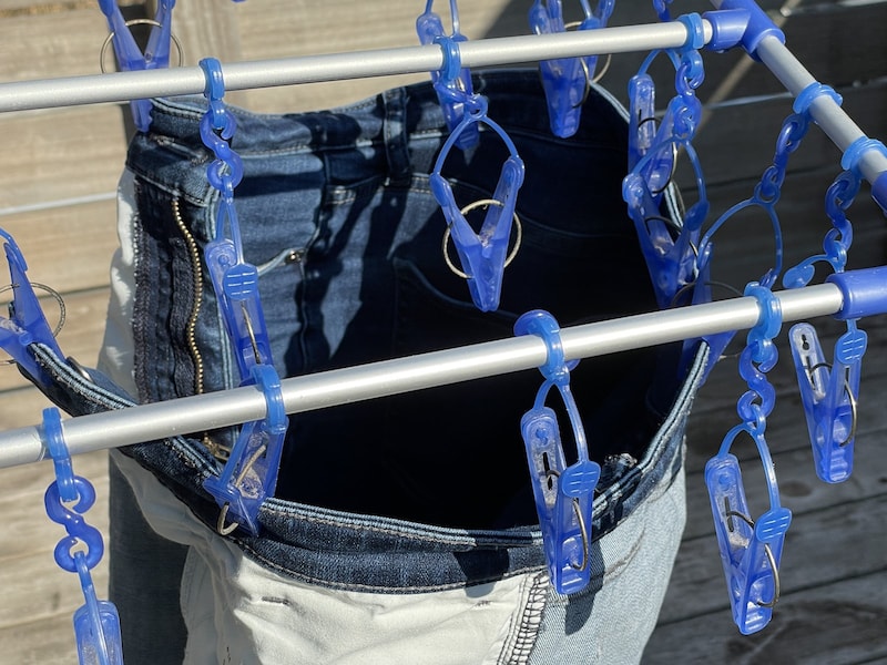 乾きづらいジーンズの干し方