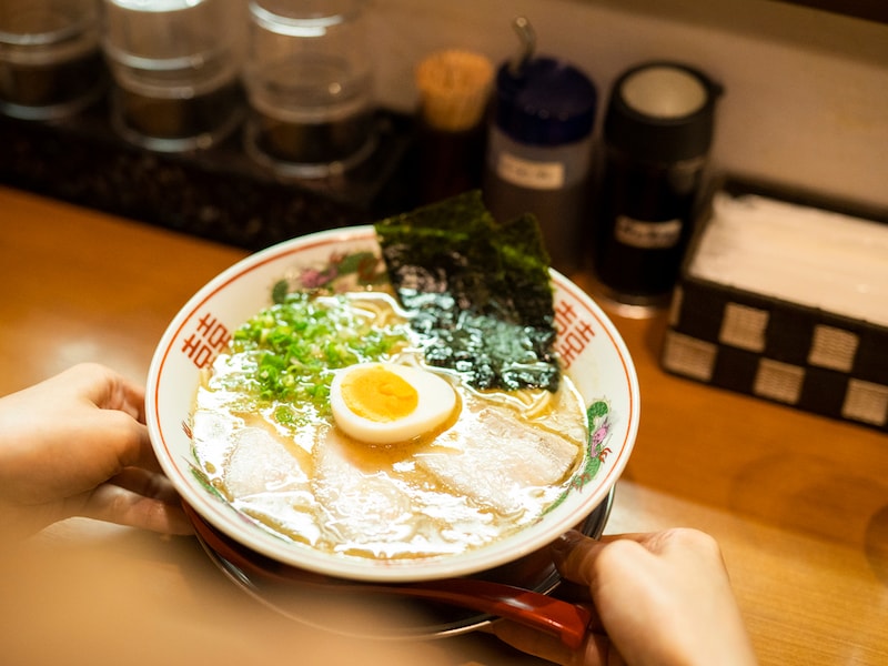 飲み会後の「シメのラーメン」も体重増加を招きます