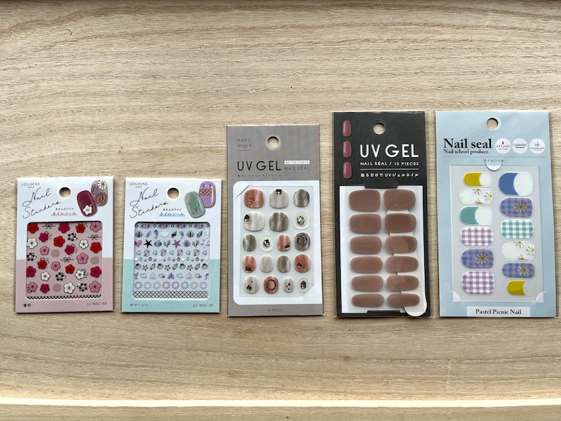 キャンドゥのネイルシールはおしゃれで種類が選べるのでおすすめ
