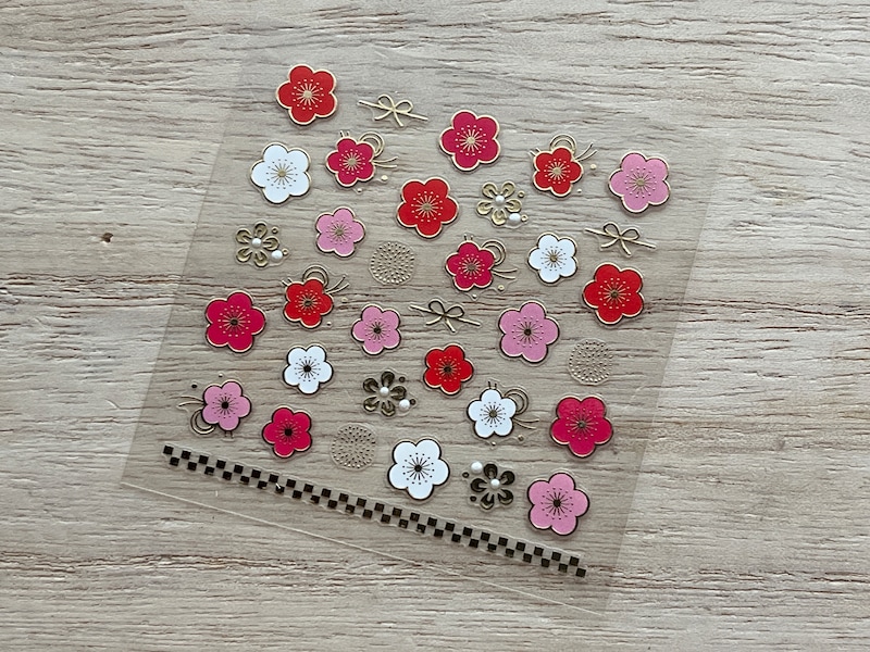 キャンドゥの「ネイルシール着物」は着物で使われるような柄で可愛い！