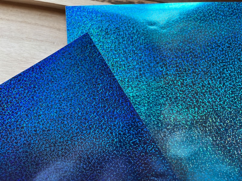 左が濃いめのブルー、右がライトブルー