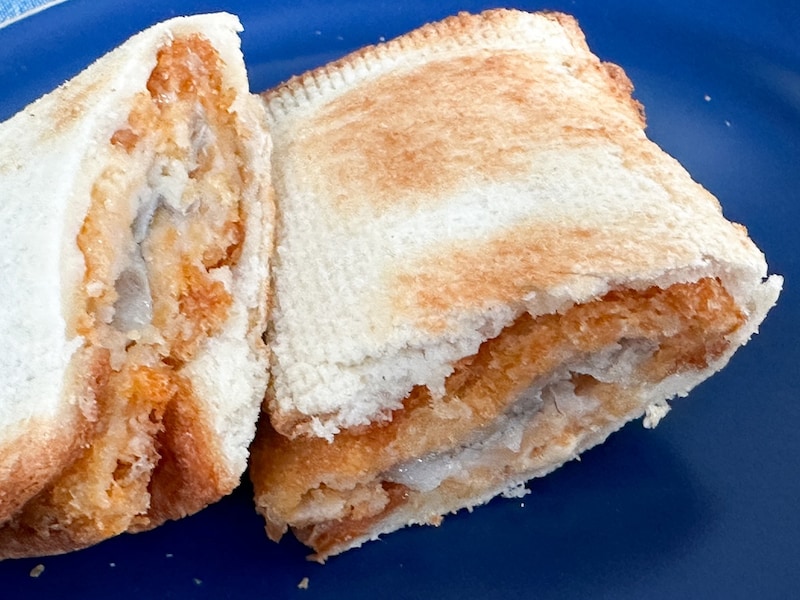 フィッシュバーガーのようなホットサンド