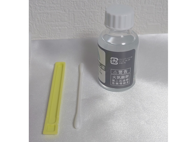 セリアの「シールはがし液」を開封