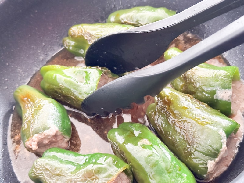 醤油とみりんを加えて中火にしタレをからめる