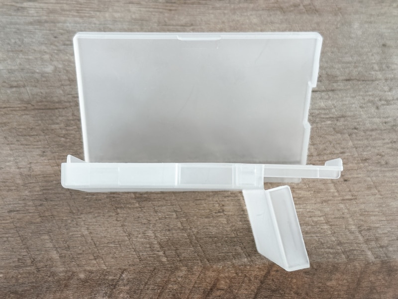 両サイドで開き方が違う「カードケースダブル」