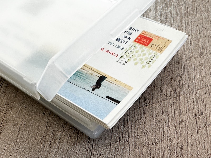 2種類のカードを分けて入れられる