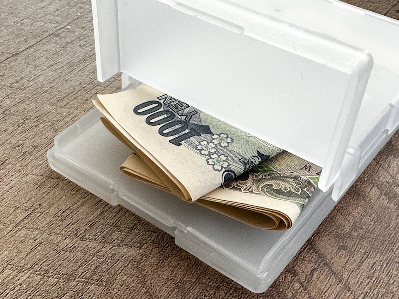 縦に開く面にはお札