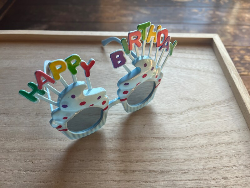 フレームに「HAPPY」「BRITHDAY」という文字がついている