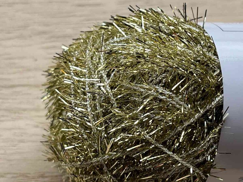 セリアの「きらり　ゴールド」はキラキラ感が強い