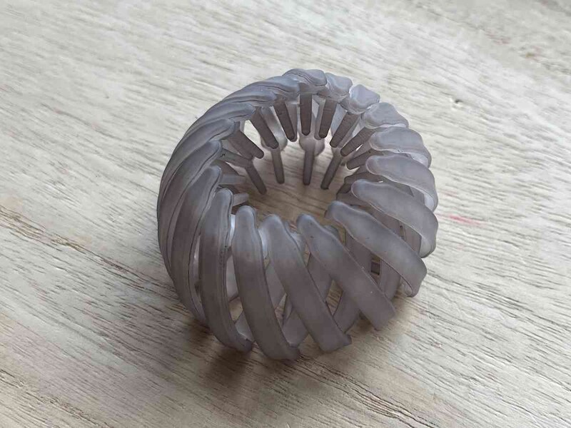 セリアの「ポニーリング」