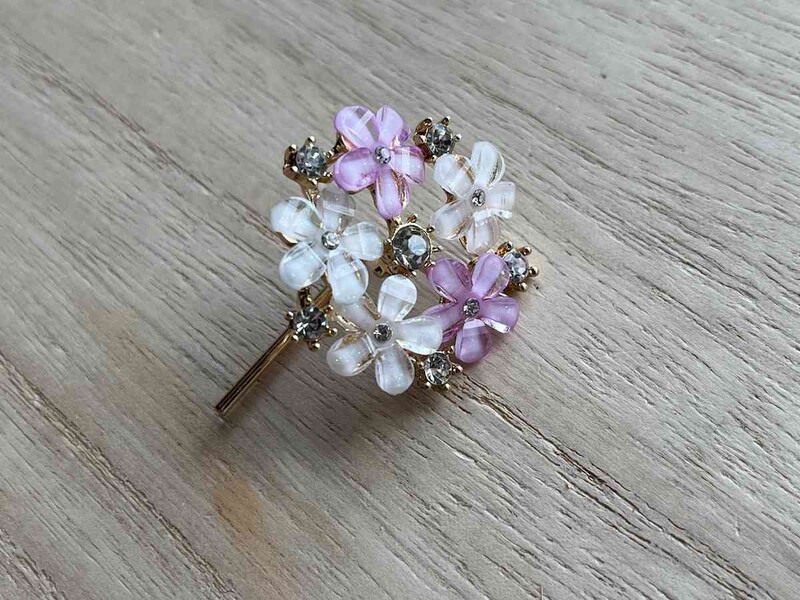 セリアの「ポニーフック フラワービジュー」