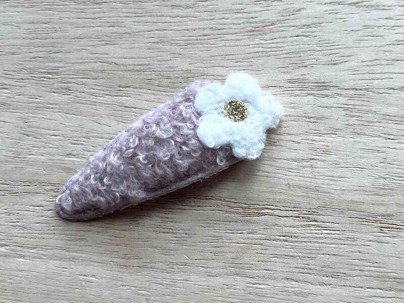 セリアの「スリーピン　ふわふわフラワー」