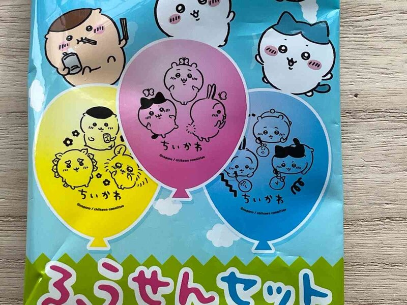 セリアの「ちいかわ ふうせんセット」は色によってデザインが違う