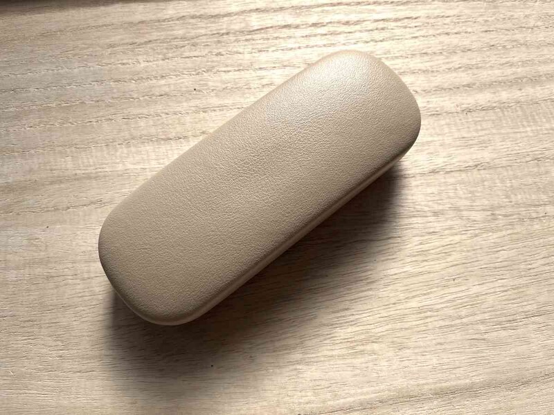 セリアの「メガネケース　パステルカラー」