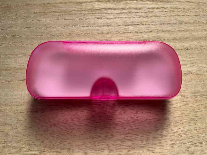 セリアの「メガネケース 半透明」