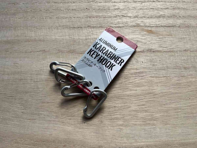 セリアの「カラビナ キーフック スリム4P」