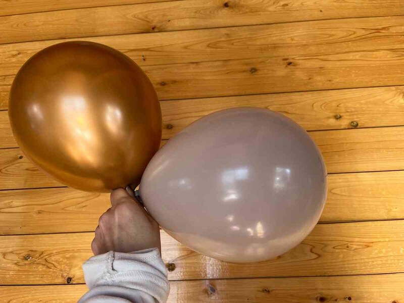 セリアの「バルーン ニュアンスカラーミックス くすみブラウンアソート」は落ち着いた色合い