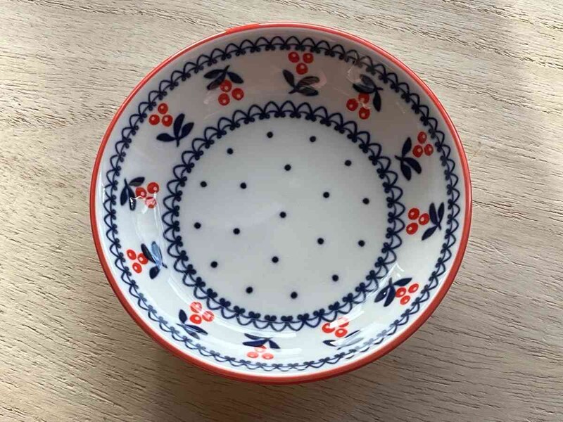 セリアの「プレート ドットベリー」