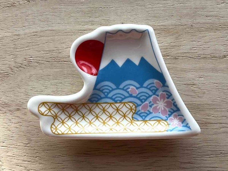 セリアの「豆皿　ことぶき」