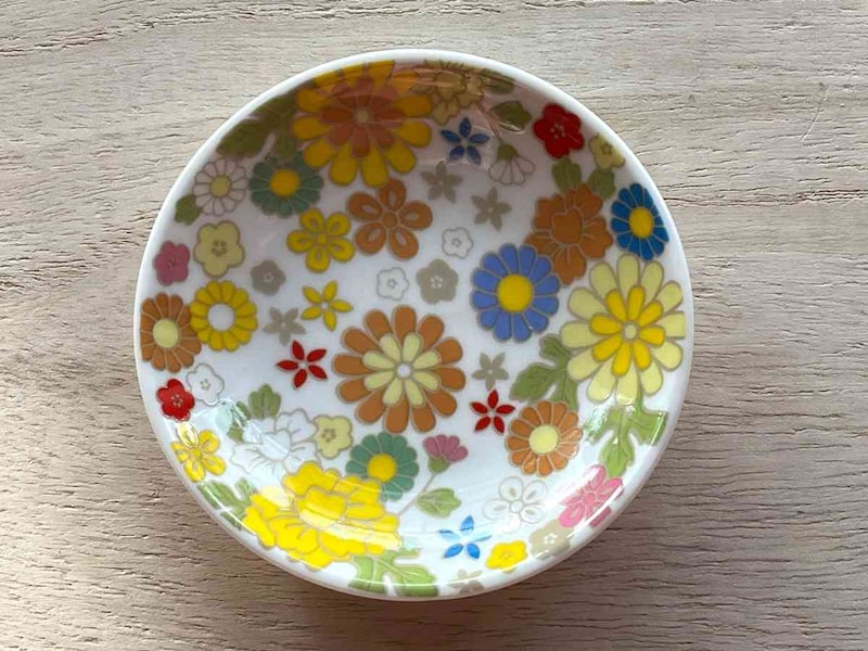 セリアの「豆皿 華やぎ」