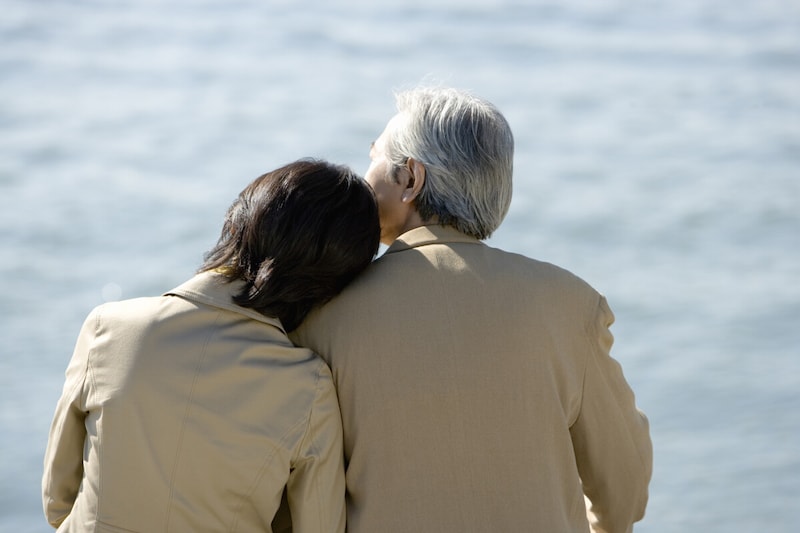 夫が年金受給前に死亡したら、妻に遺族年金が入らない?