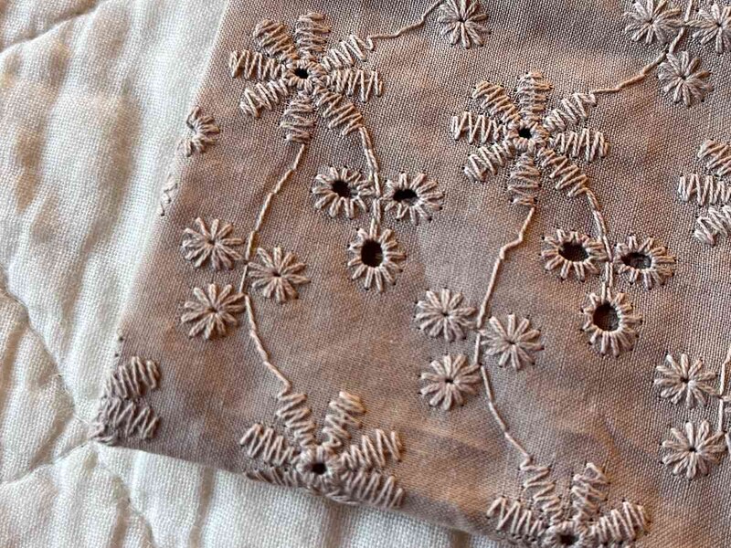 セリアの「コットンレース フラワー」は涼しげな印象に