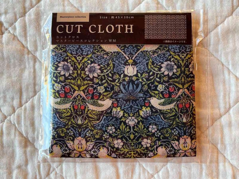 セリアの「カットクロス マスターピースコレクション WM いちご泥棒」