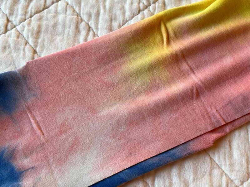 セリアの「カットクロス ストレッチ素材」を使ってヘアアクセサリーも作れる