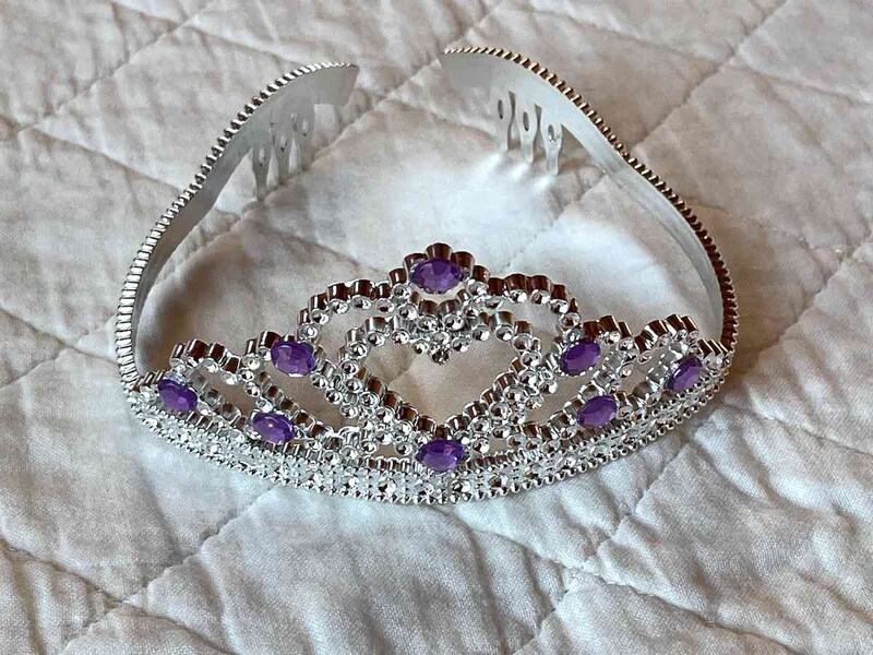 セリアの「きらきらラインストーンティアラ」