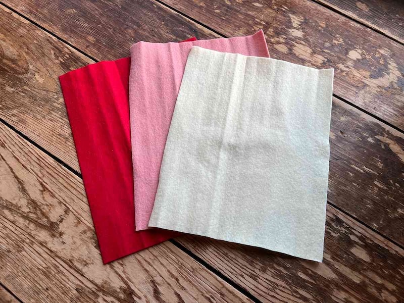 セリアの「洗えるフェルトフードカラー」を開封