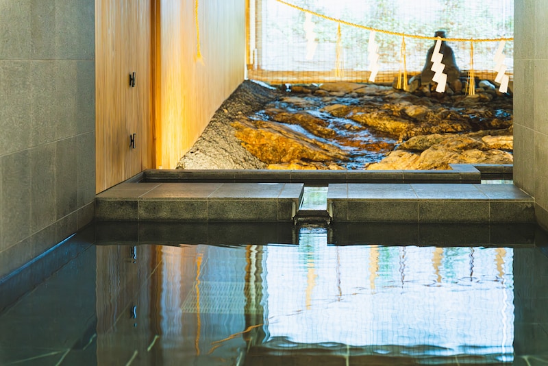 長門湯本温泉のシンボルである600年の歴史を誇る入浴施設「恩湯」の浴室(提供:長門湯本温泉まち株式会社)