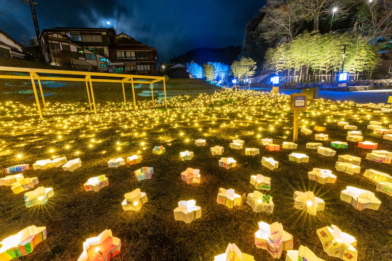 「音信川うたあかり」のイルミネーション(提供:長門湯本温泉まち株式会社)