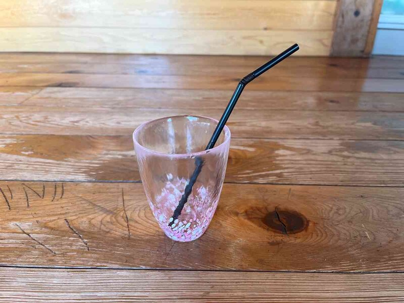 セリアの「OPP袋入りストロー　フォント柄」は曲げて使うことも可能