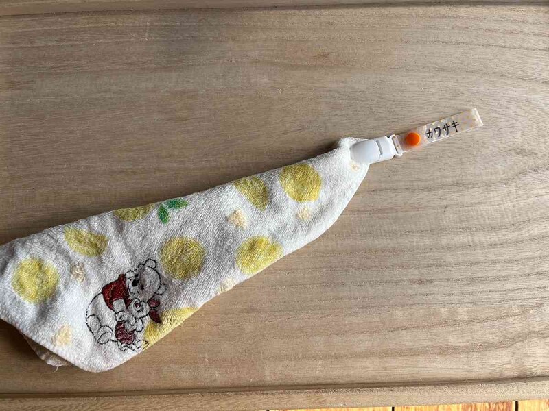 セリアの「PVCループクリップ」にタオルなどを挟めばOK