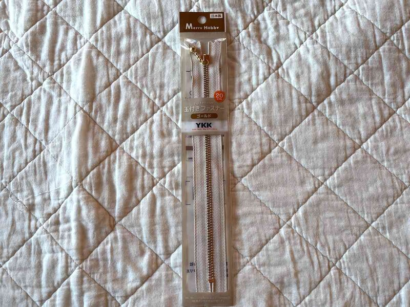 セリアの「玉付きファスナー 20cm」