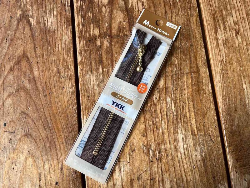 セリアの「玉付きファスナー 12cm」