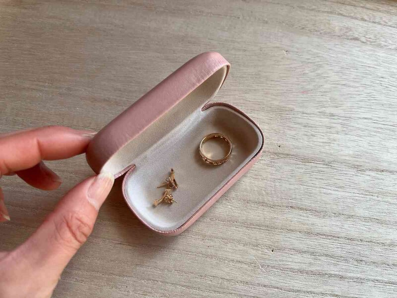 セリアの「アクセサリーケース」は内側に仕切りはない