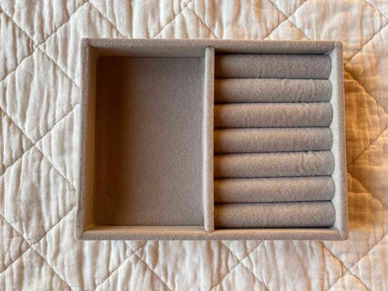 ダイソーの「アクセサリートレイ（リング収納）」