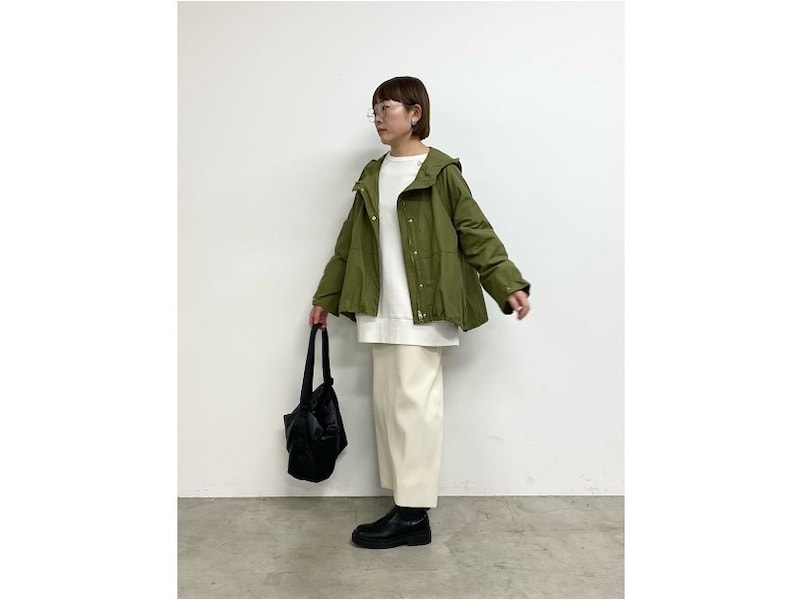 大きなポケットがついているマウンテンパーカは撥水加工もうれしい 出典:WEAR