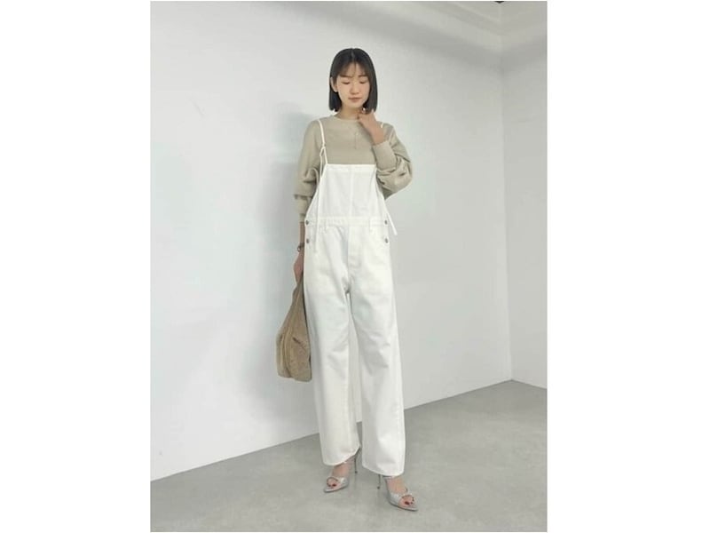 ラインのきれいなオールインワンなら大人の普段着にもぴったり 出典:WEAR