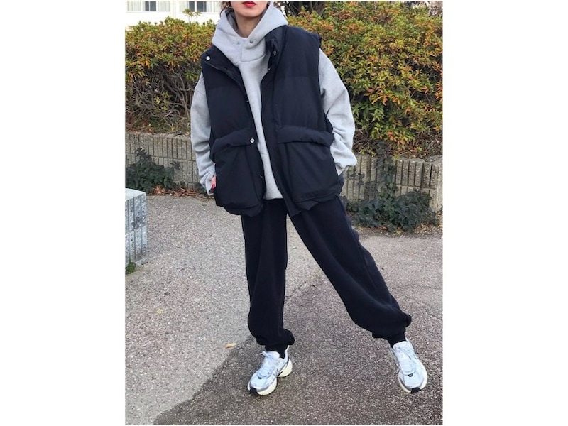大きいポケットのついているベストは体温調整にも便利 出典:WEAR