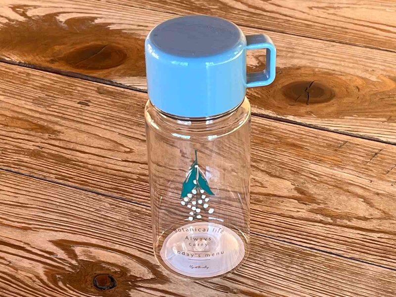 セリアの「コップ付ドリンクボトル」