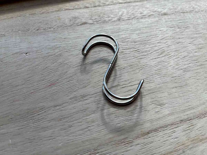 セリアの「ステンレス2重フック」は横ずれしにくい