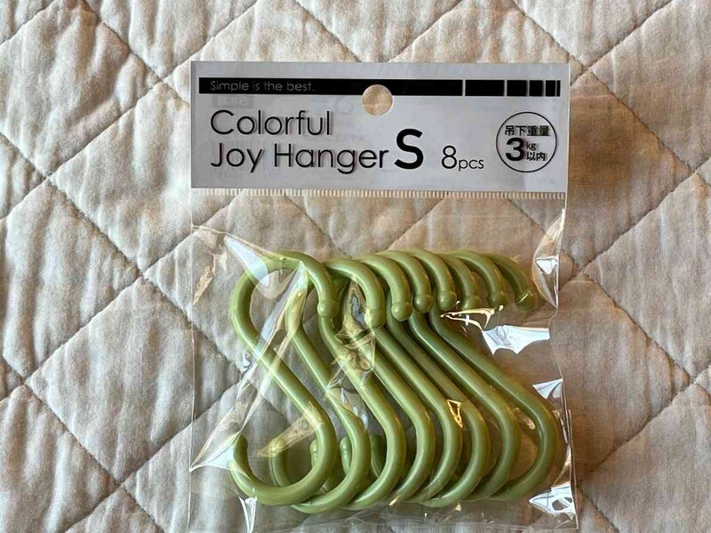 セリアの「カラフルジョイハンガー」