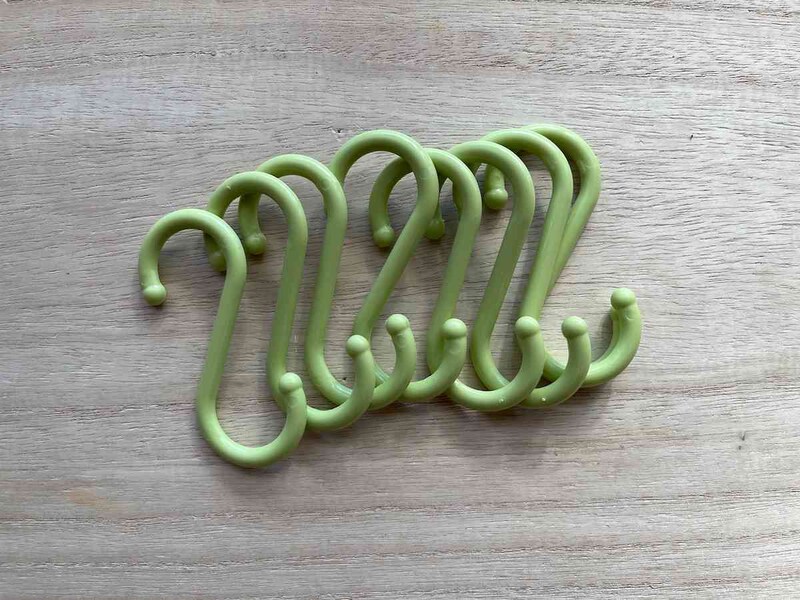 セリアの「カラフルジョイハンガー」は8本入り